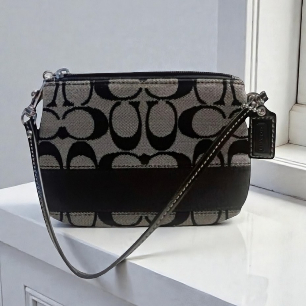 Coach Classic Signature Monogram Black/Grey Wristlet.